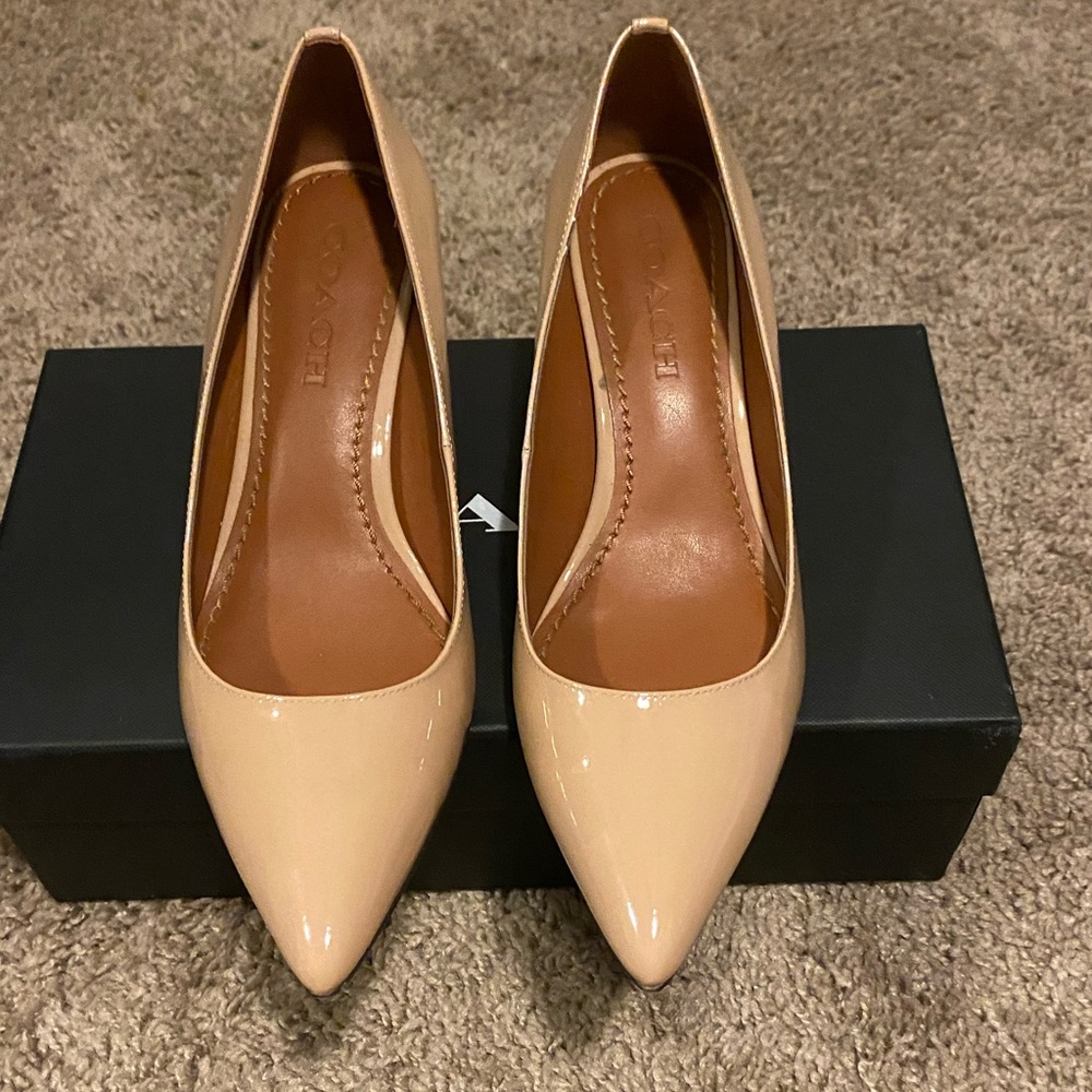 Coach Pumps: Size 8
